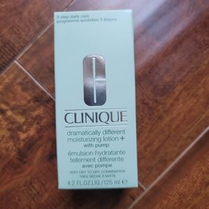 Clinique Dramatically Different Moisturizing lotion with pump
